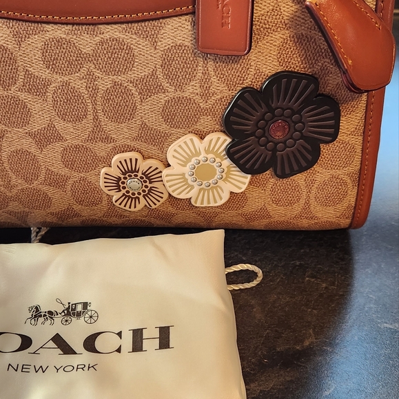 SOLD Coach Brooke Carryall 28 - Picture 3 of 13